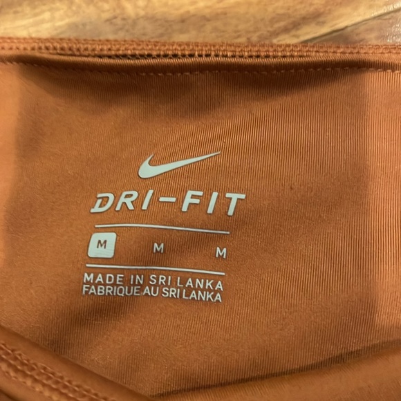 Nike dry-fit leggings size medium(8-10) cutting in the side of the pants. - Picture 2 of 5